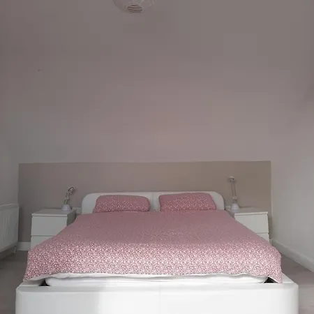 Alloggio in famiglia Triple Room Ensuite. Close To City Centre. Low Budget Temporary Accommodation *