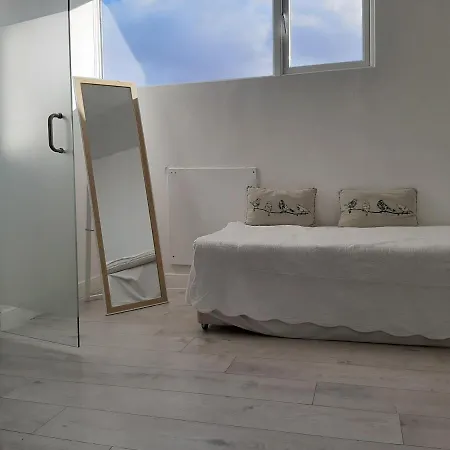 Triple Room Ensuite. Close To City Centre. Low Budget Temporary Accommodation * Cork